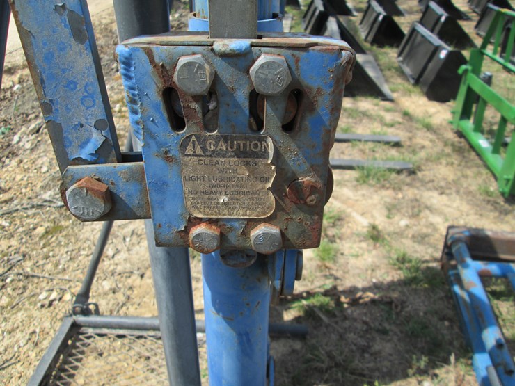 #44067-•-priefert-head-gate-image-4