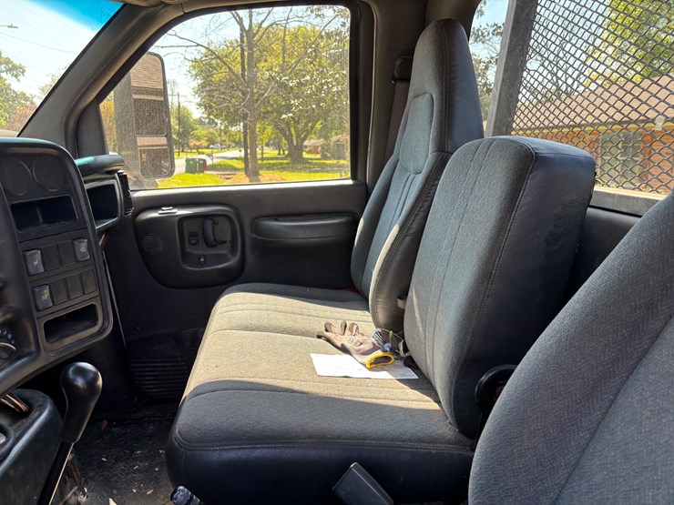 #300-•-2006-gmc-c6500-forestry-chip-truck-image-18