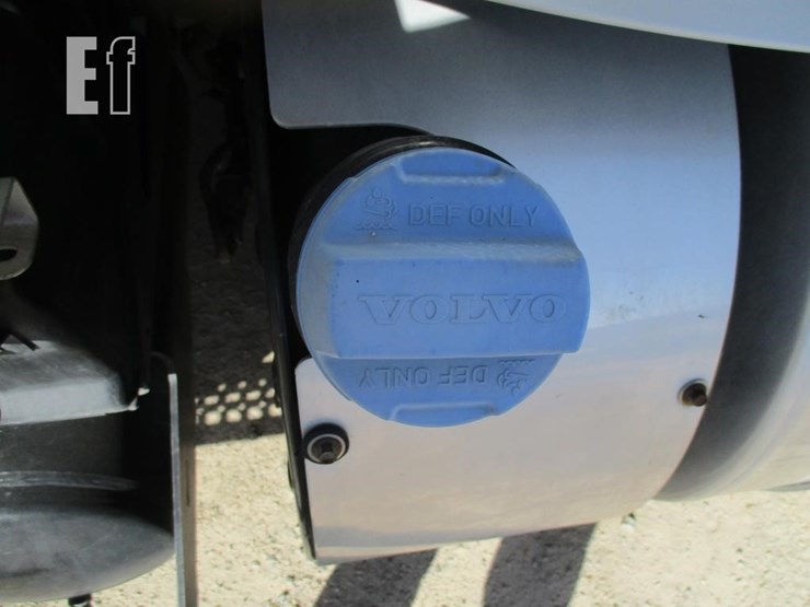 2015-volvo-10-image-21