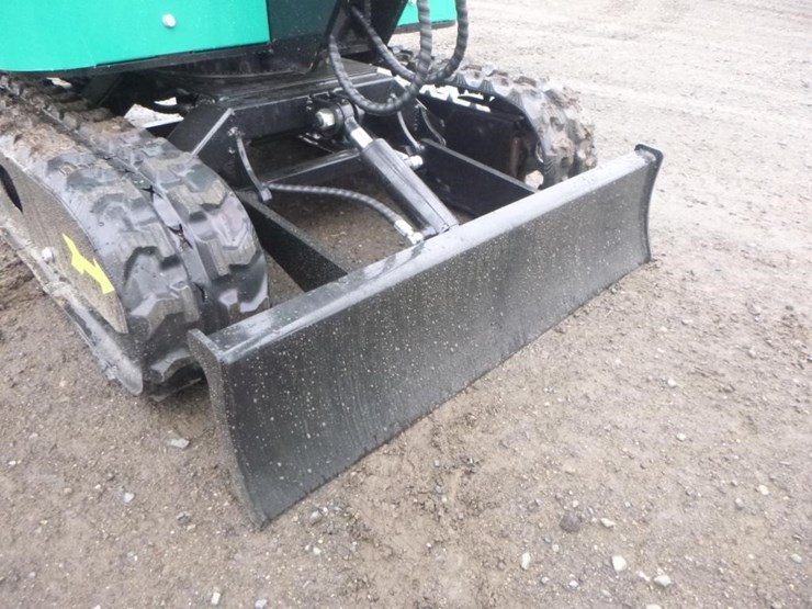 2026-agt-h15r-hydraulic-excavator-image-16