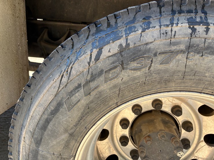 2010-ford-f750-image-10