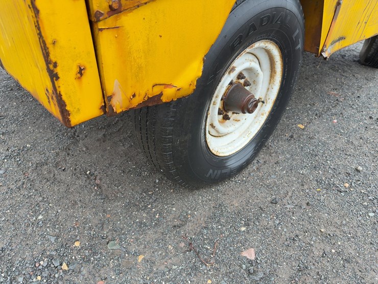 ingersoll-rand-xl750-tow-behind-air-compressor-image-8