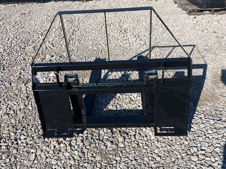 agt-skid-steer-pallet-forks-image-2