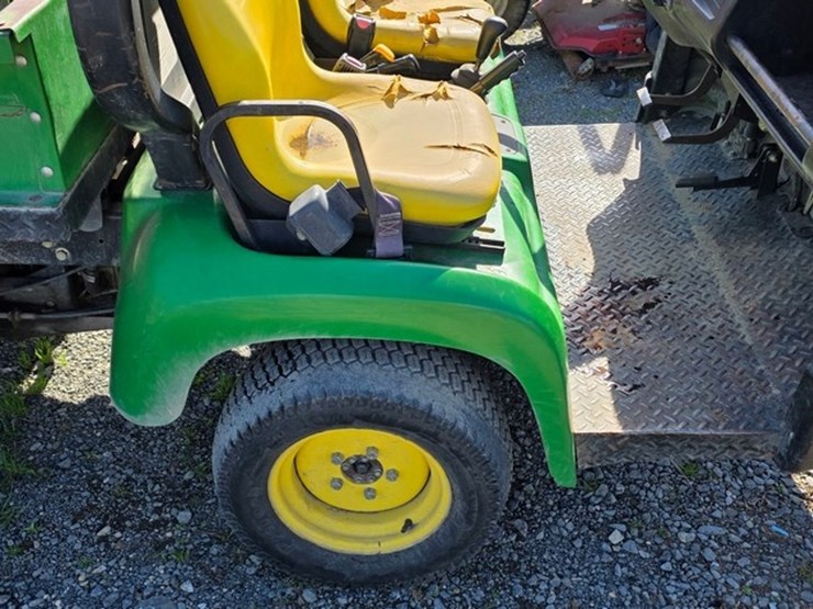 2020-john-deere-gator-image-6