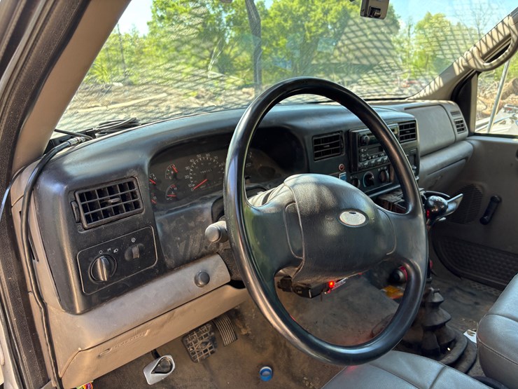 2010-ford-f750-image-12