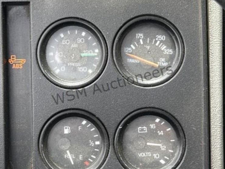 2001-freightliner-fc70-image-40