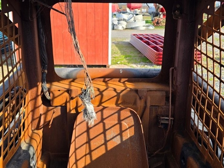 new-holland-ls140-image-41