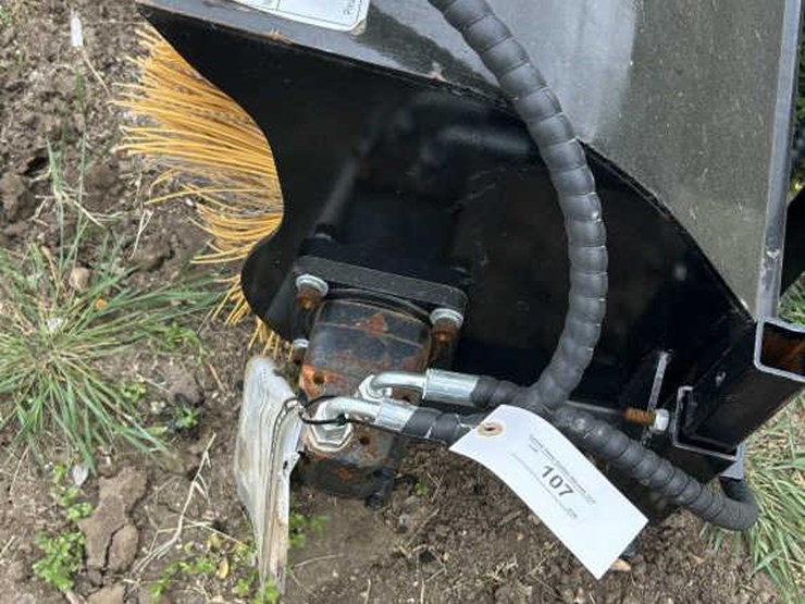 #107-•-used-skid-steer-sweeper---giyi-brand-image-3