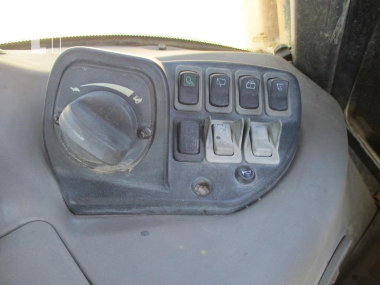 2015-case-580n-image-14