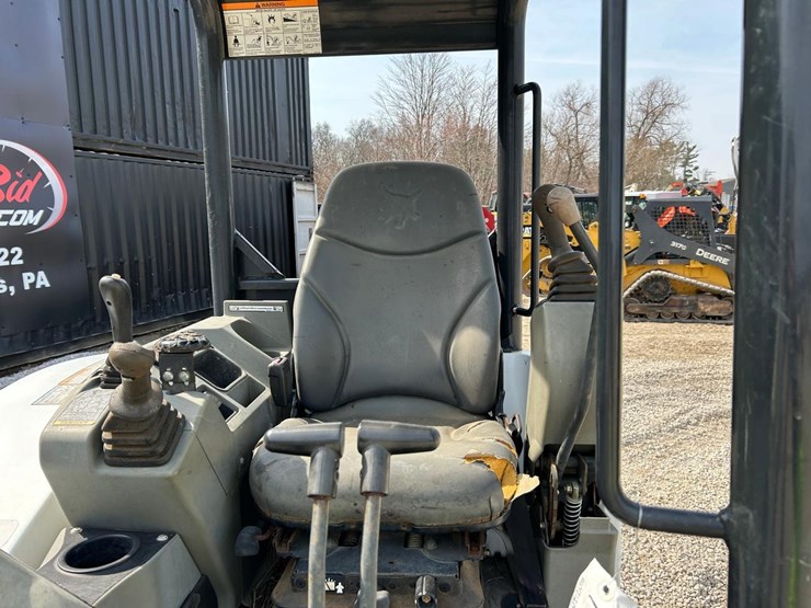 2016-bobcat-e32-image-18