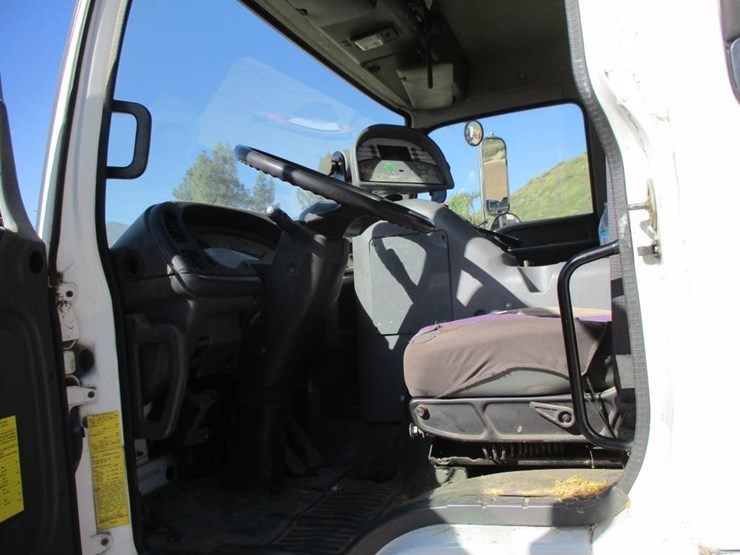 2004-gmc-t7500-image-7