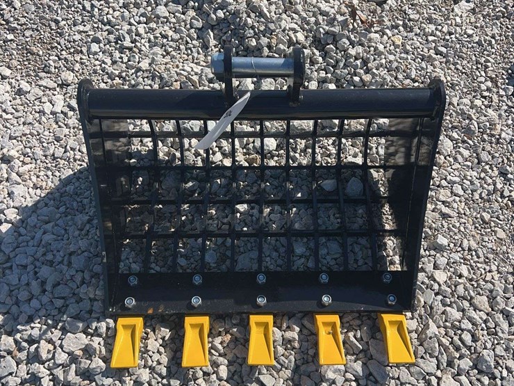 sdlanch-mini-excavator-rock-bucket-image-1