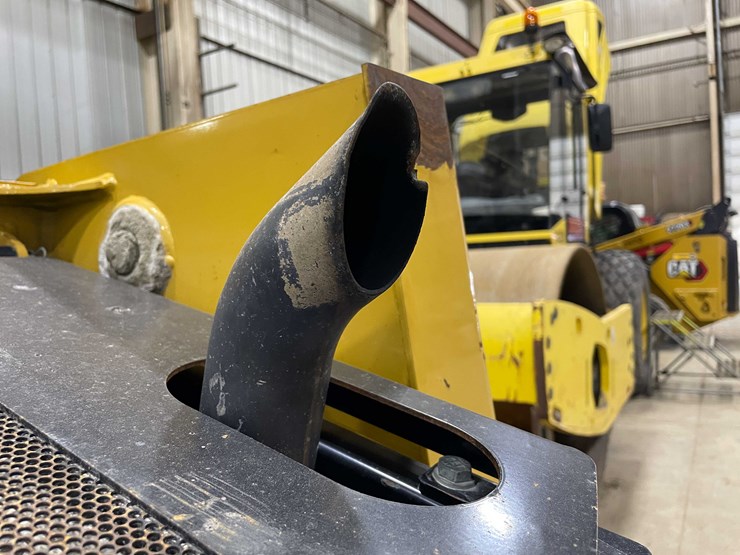 2012-caterpillar-226b3-image-8