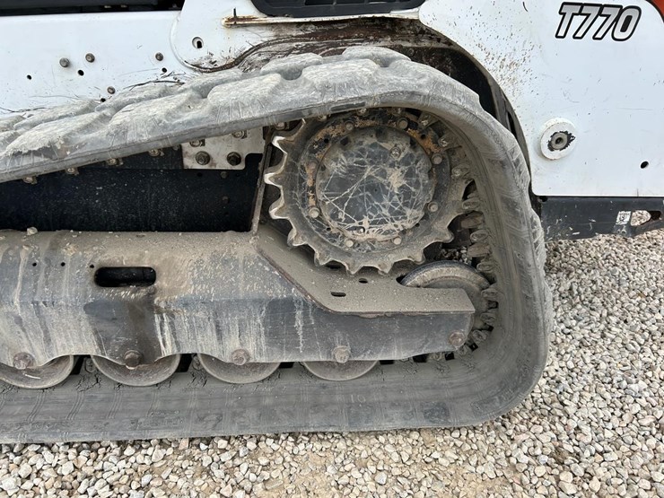 2020-bobcat-t770-image-18