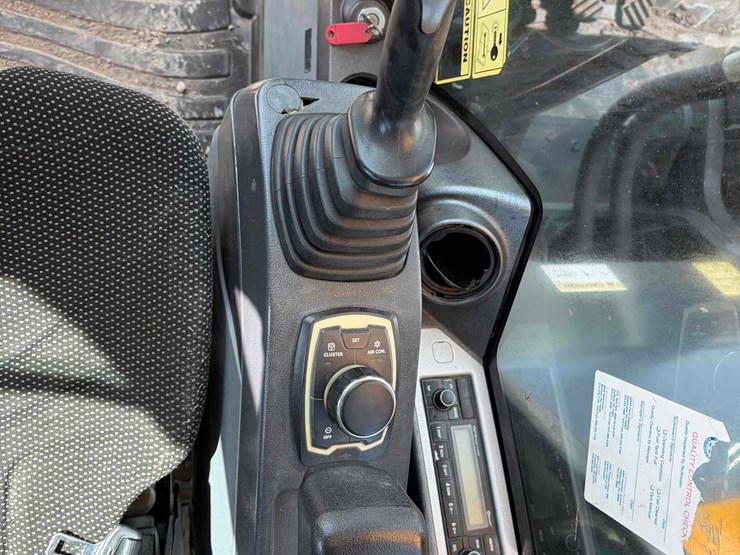 2017-hyundai-hx300-lr-image-13