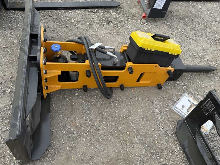 #138-•-skid-steer-breaker-w/-tank-image-1