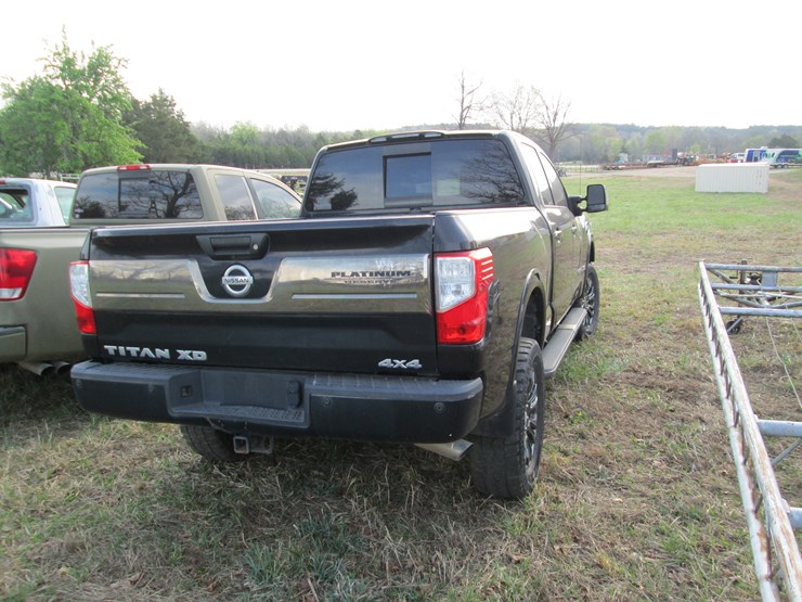 2016-nissan-titan-image-3