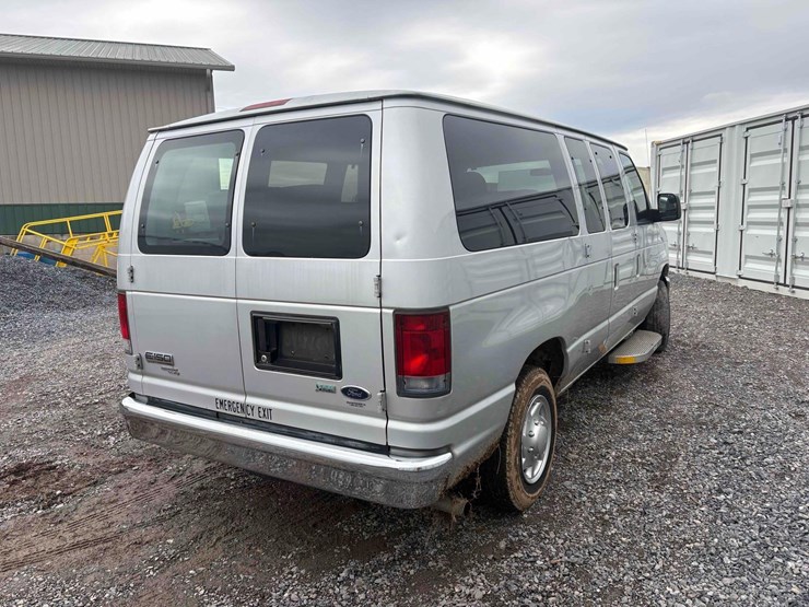 2011-ford-e350-image-3