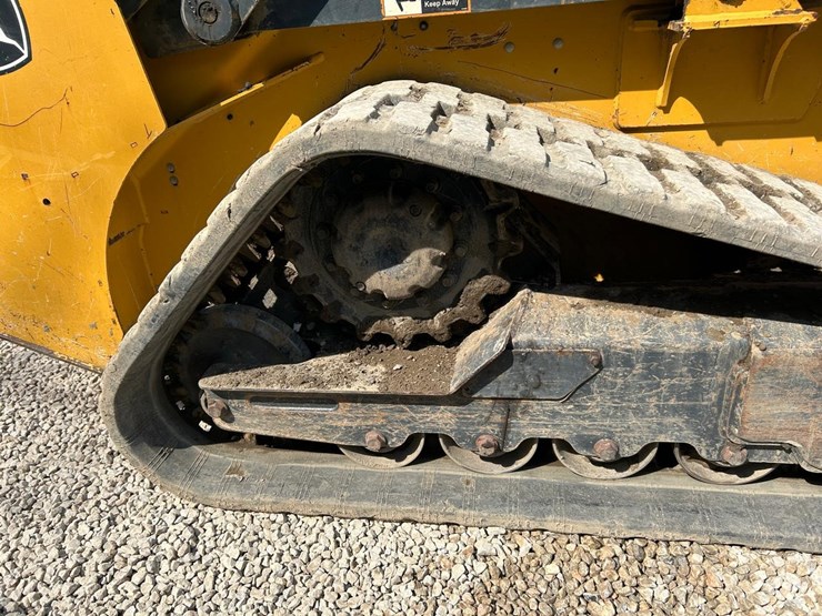 2019-deere-317g-image-14