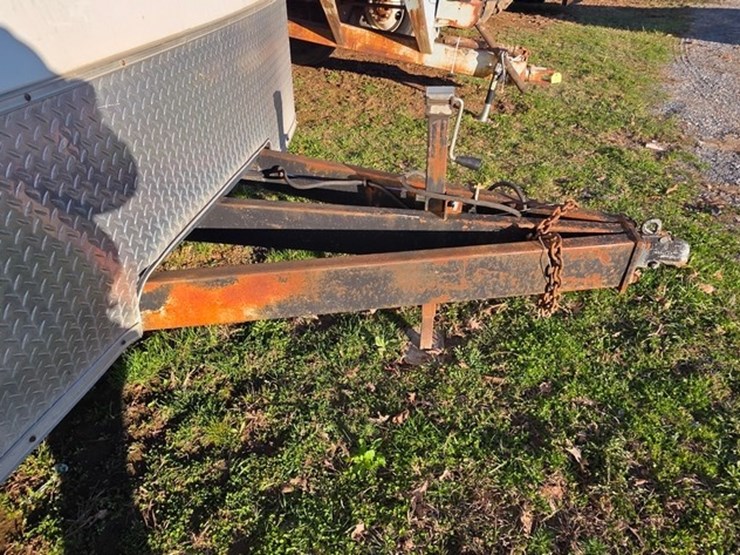 2013-united-trailer-2-axle-20'-box-trailer-(title)-image-27