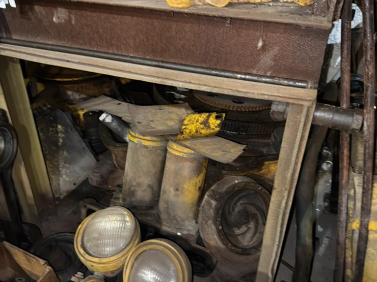 #263-•-steel-shelf-and-cat-engine-parts-image-8