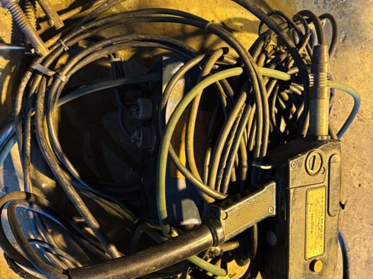 #251-•-miller-metric-wire-feeder-image-3