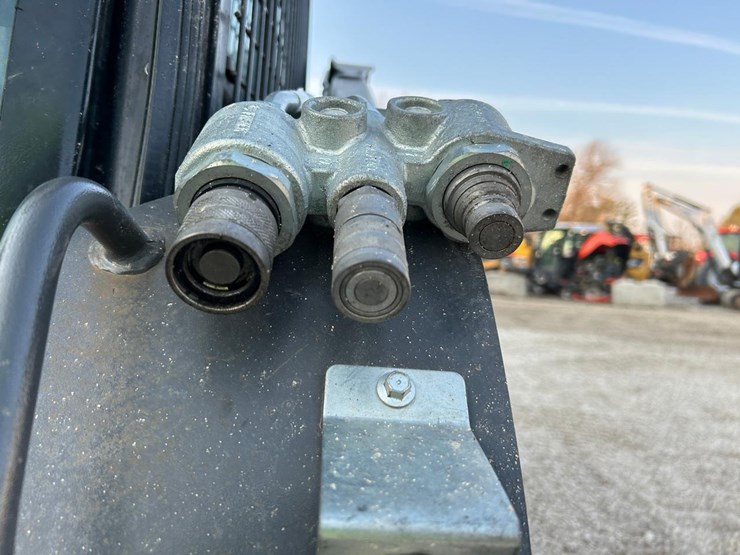 2023-new-holland-c337-image-11