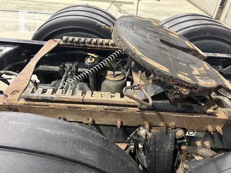 2016-peterbilt-579-image-41