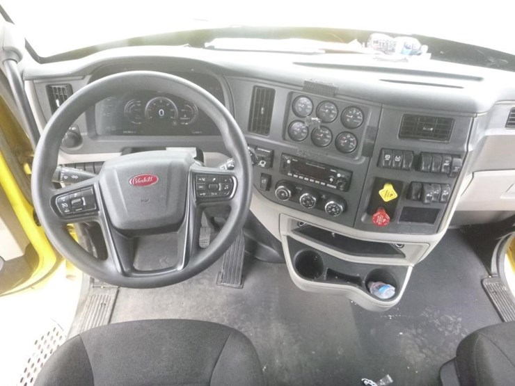 2024-peterbilt-579-image-16