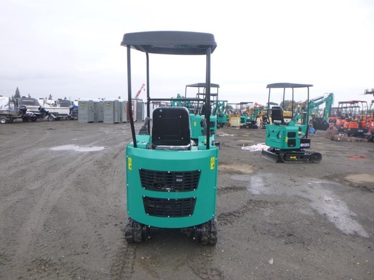 2026-agt-h15r-hydraulic-excavator-image-8