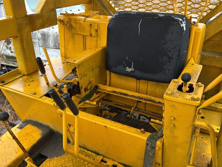 international-125c-image-31