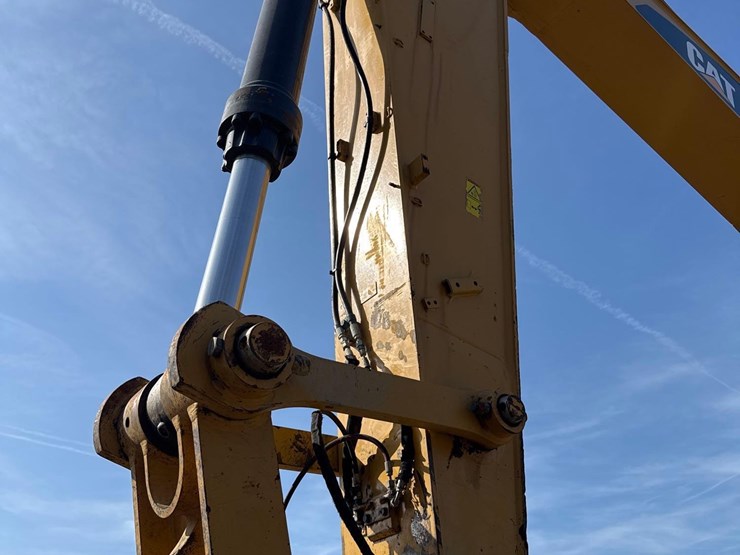 2018-caterpillar-336fl-image-11