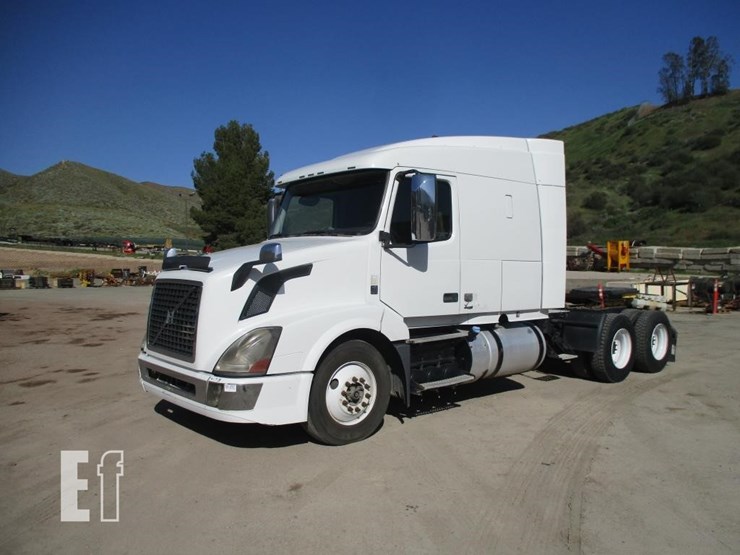 2015-volvo-10-image-1