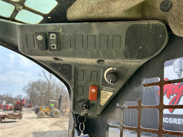 2019-deere-317g-image-21