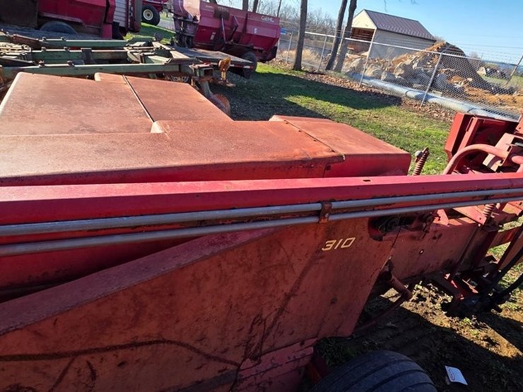 new-holland-310-image-25