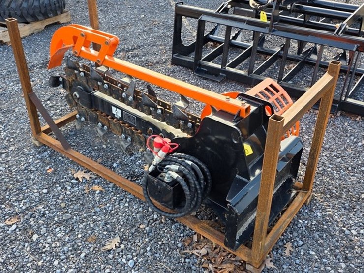 new-giyi-mini-skidloader-trencher-image-2
