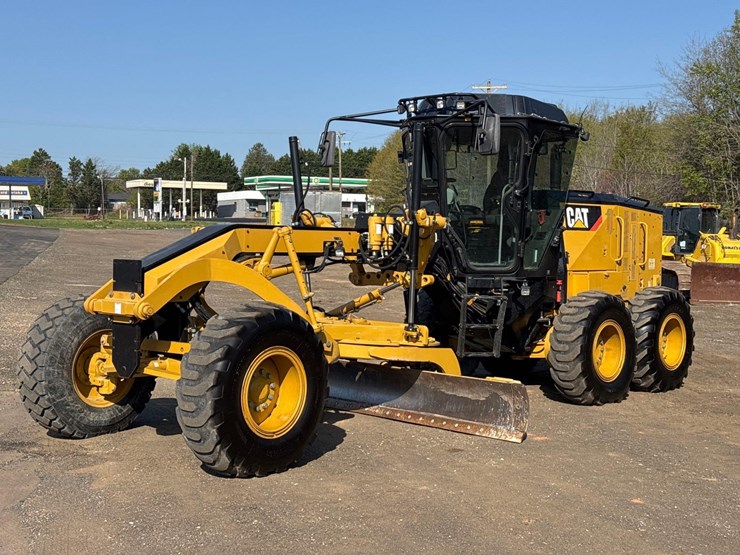 2019-caterpillar-120m-image-4