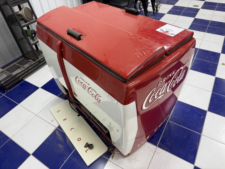 coca-cola-cmd-d-top-open-chest-style-vintage-cooler-image-2