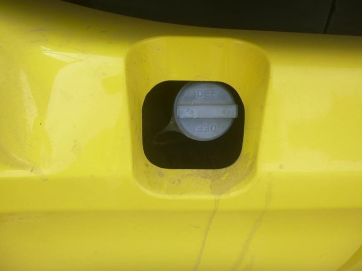 2024-peterbilt-579-image-33