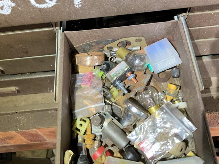 #266-•-tool-chest,-oils,-torches-and-parts-image-16