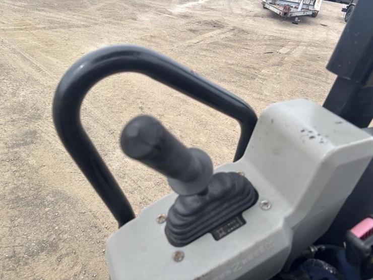 2002-caterpillar-cb24b-image-25