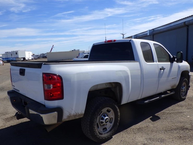 2013-chevrolet-2500hd-image-3