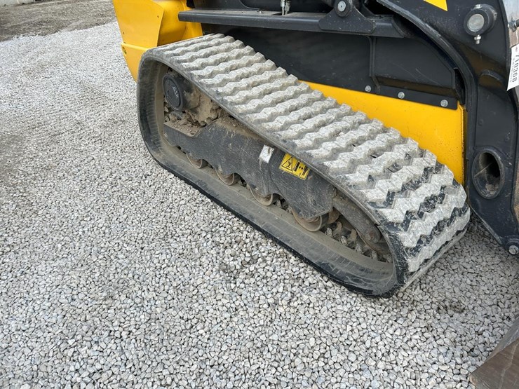 2023-new-holland-c337-image-12