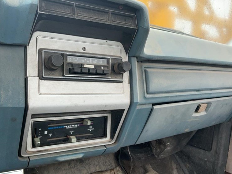 #301-•-1980-ford-k604-flatbed-truck-image-19