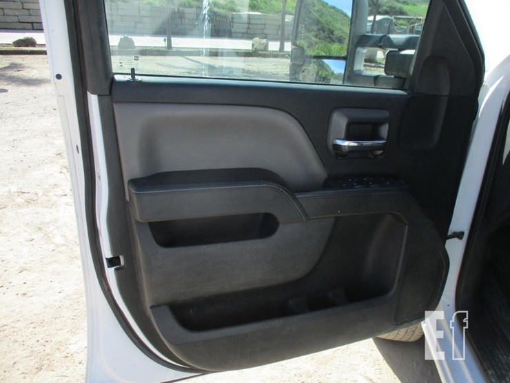 2015-chevrolet-2500hd-image-12