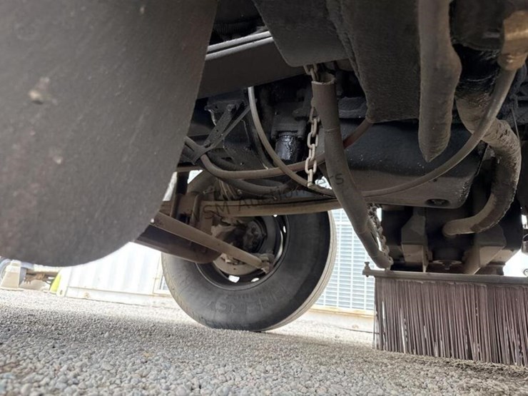 2001-freightliner-fc70-image-49