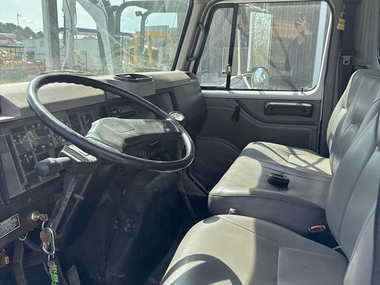 1999-international-4700-image-18