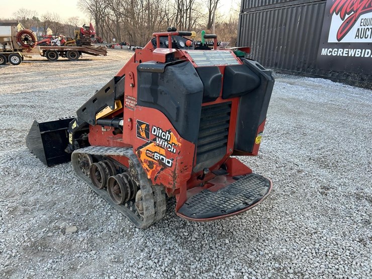 2017-ditch-witch-sk600-image-2
