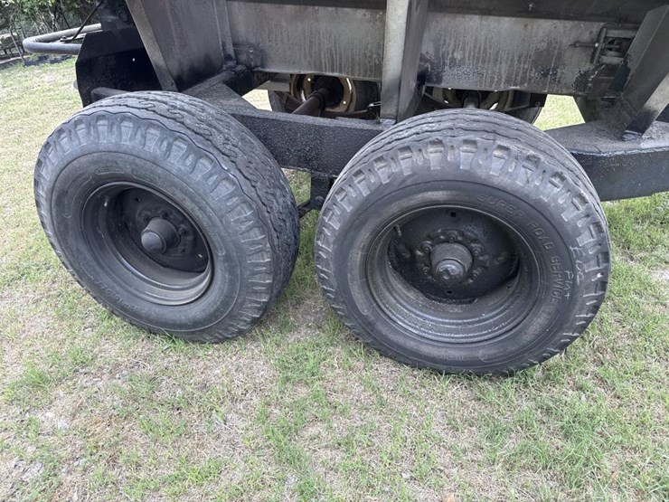 #118-•-tyler-5-ton-fertilizer-spreader-trailer-image-4