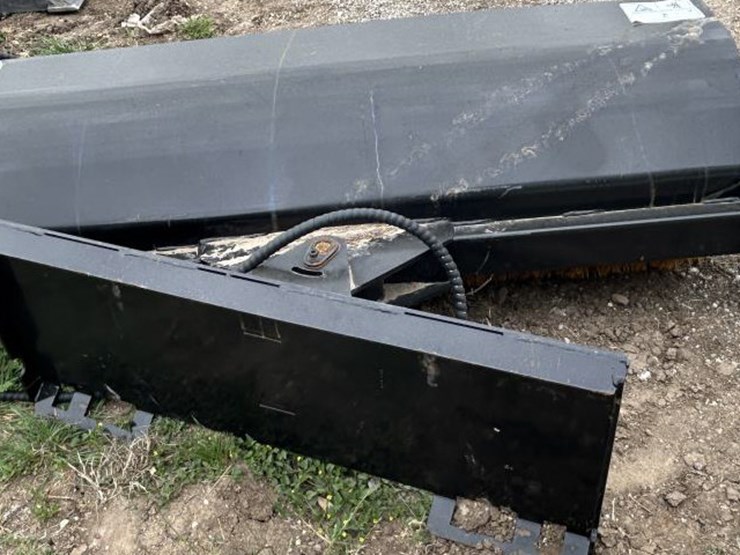 #107-•-used-skid-steer-sweeper---giyi-brand-image-2